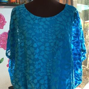 Vintage Style&Co. turquoise bat sleeve floral mesh knit drop waist top. Size L.
